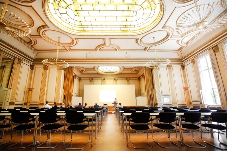 Ein Highlight: Vorlesungen im Konzertsaal Ein Highlight: Vorlesungen im Konzertsaal