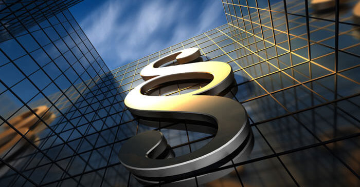 Paragraphen-Symbol an der Wand eines Glasgebäudes